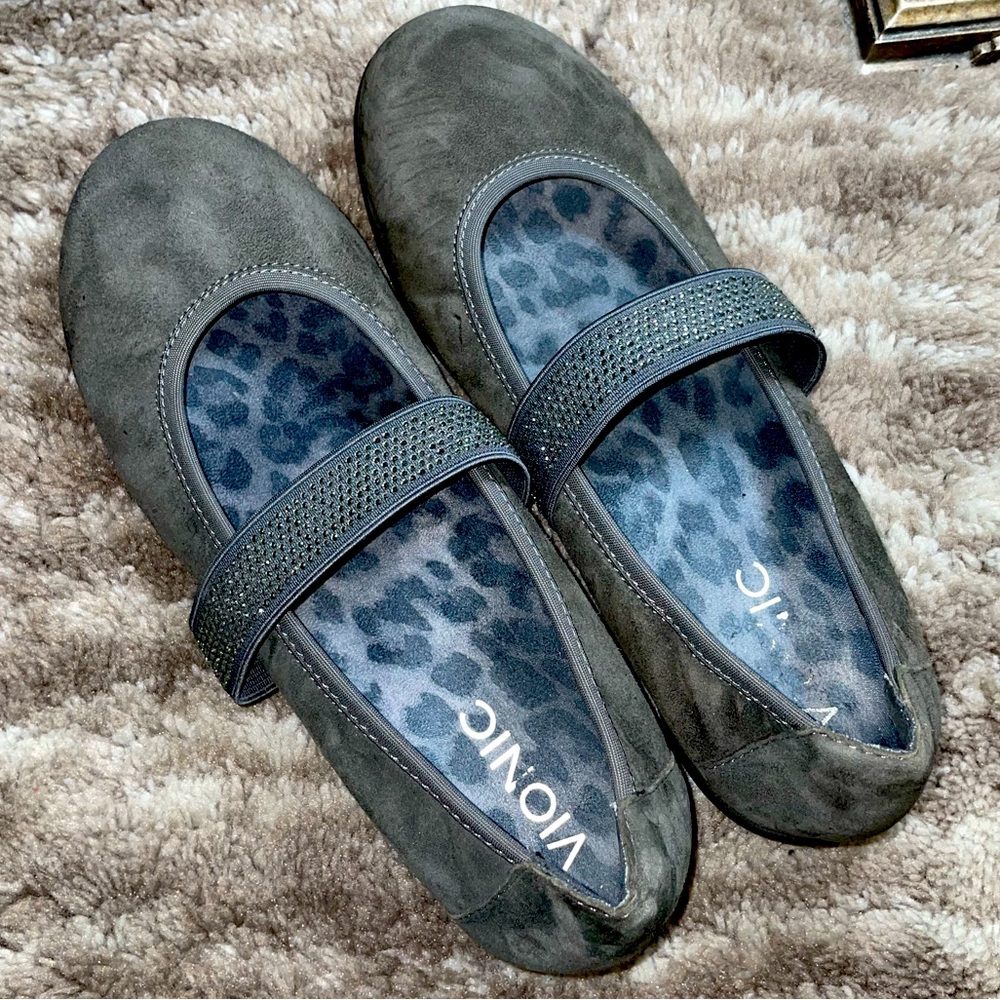Like new Vionic 354 fern suede Mary Jane